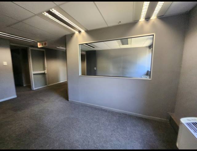 385.40M² OFFICE TO LET IN RANDJESPARK